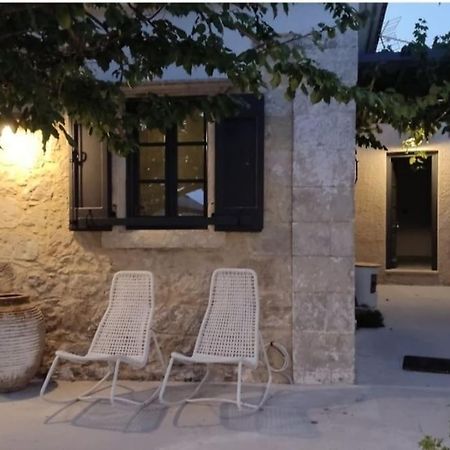 Villa Aiolia Kondoyenádha Buitenkant foto