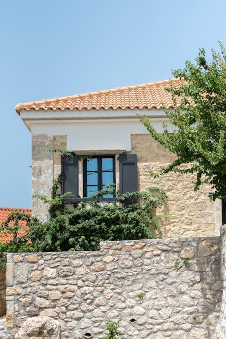 Villa Aiolia Kondoyenádha Buitenkant foto
