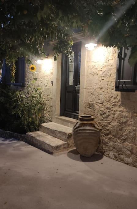 Villa Aiolia Kondoyenádha Buitenkant foto