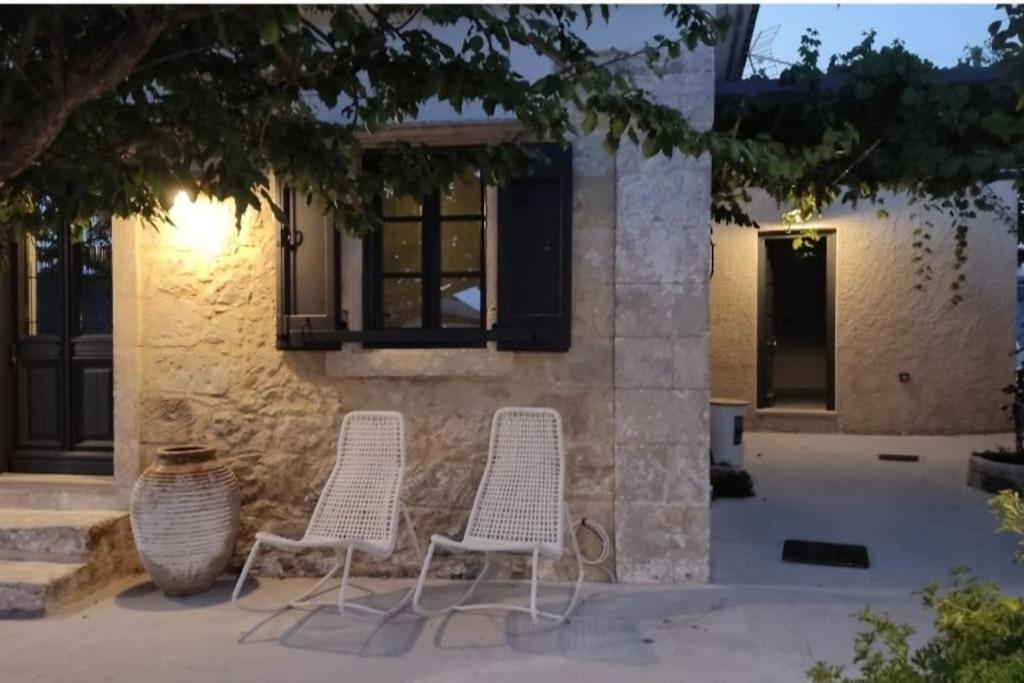 Villa Aiolia Kondoyenádha Buitenkant foto