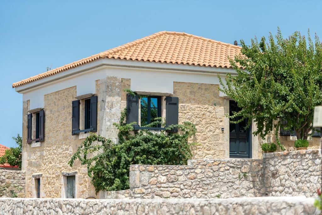 Villa Aiolia Kondoyenádha Buitenkant foto