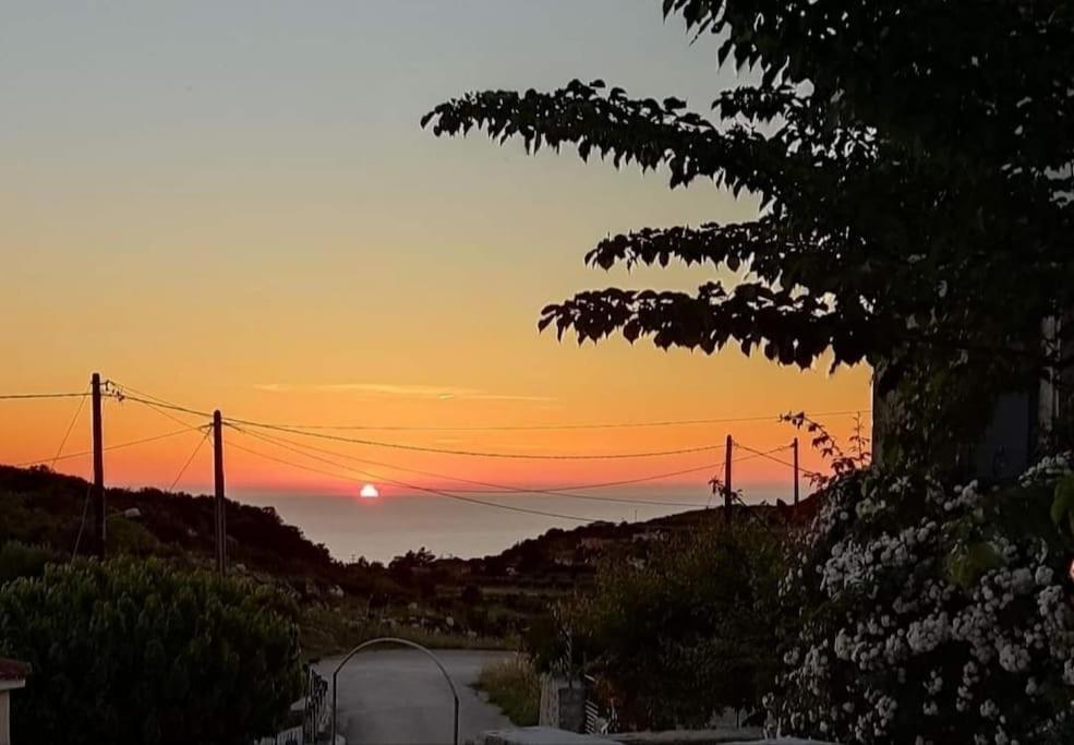 Villa Aiolia Kondoyenádha Buitenkant foto
