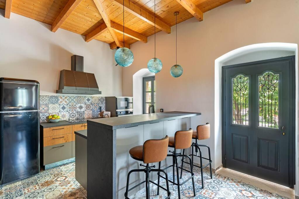 Villa Aiolia Kondoyenádha Buitenkant foto